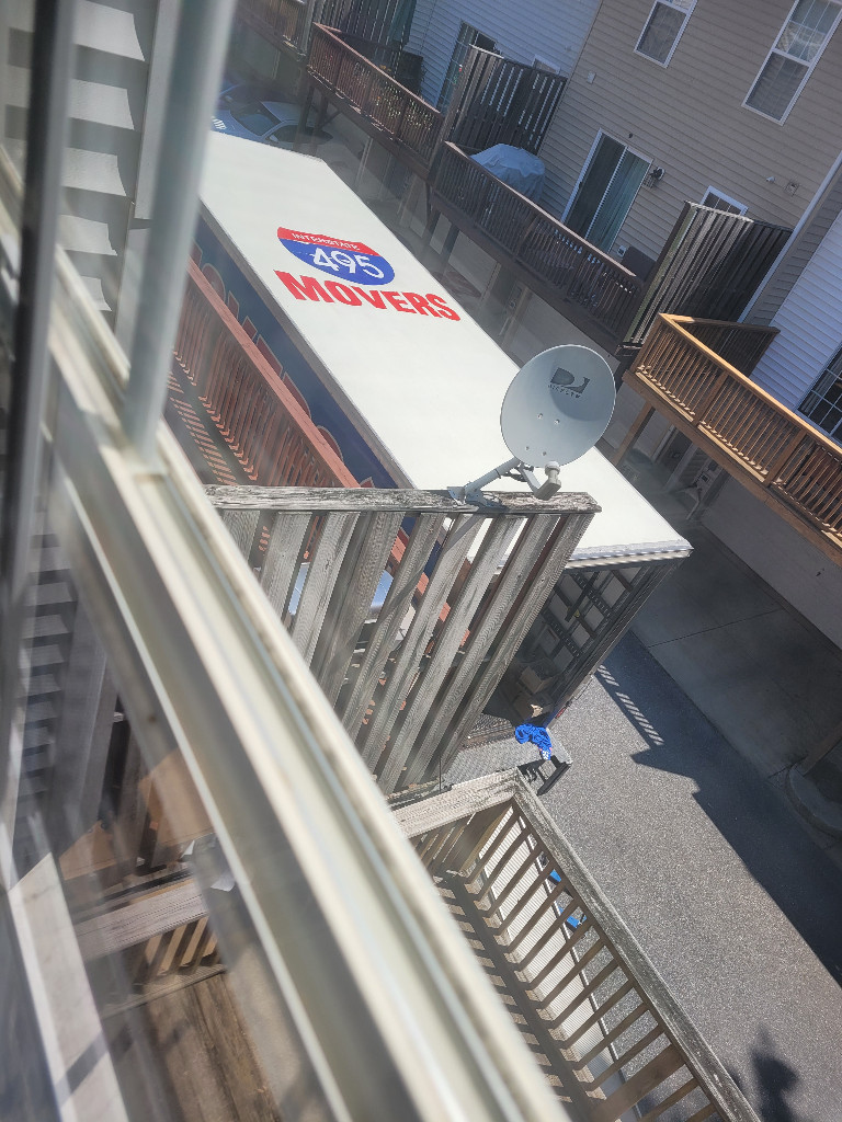 Photo by Kenneth Johnson of 495 Movers - Large