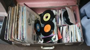How to pack vinyl records for moving
